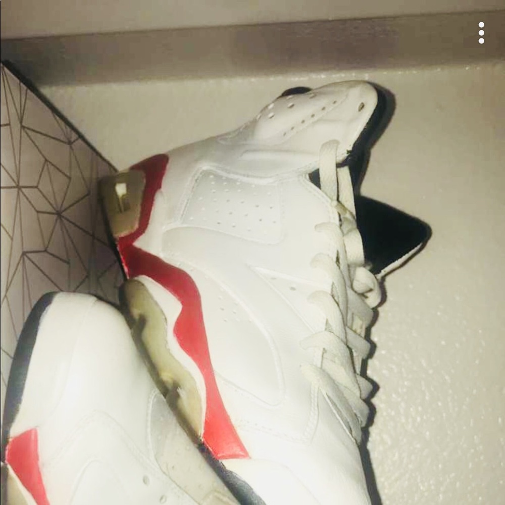 Basketball shoes